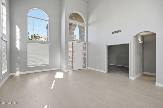 Building Photo - 1425 W Commerce Ave