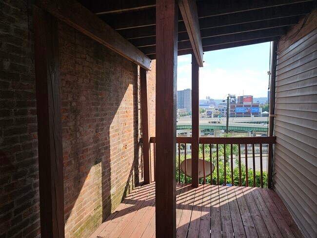 Cubierta - 319 Baum St