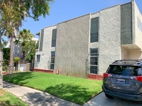 Building Photo - 8013 Blackburn Ave
