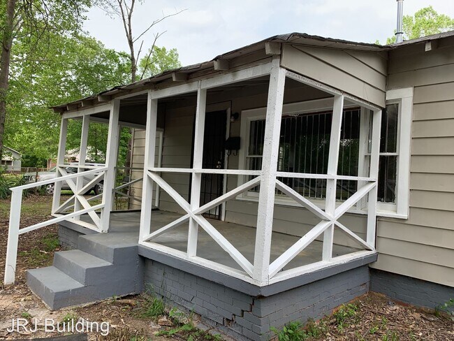 Building Photo - 3 br, 1 bath House - 203 S. Cherry Street