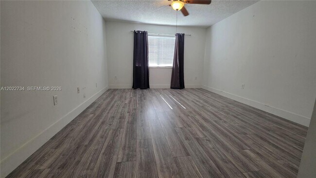 Foto del edificio - 5011 Wiles Rd