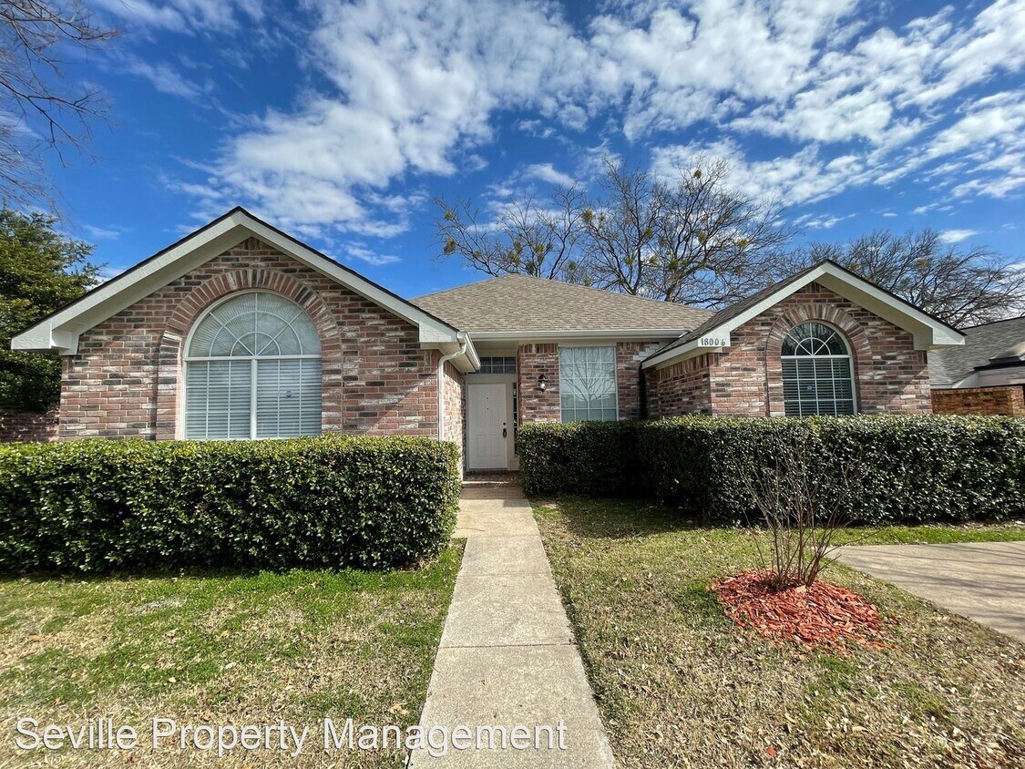 Primary Photo - 4 br, 2 bath House - 18006 Hillcrest Rd