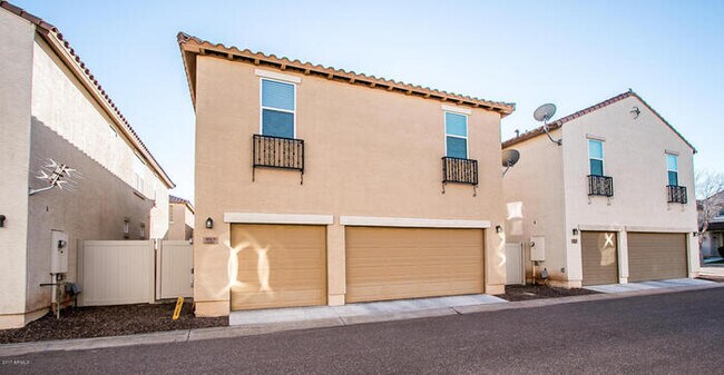 Foto del edificio - This home has everything that you are looking for!