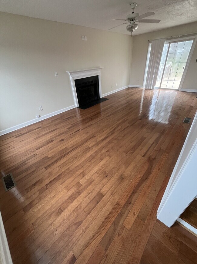 Foto del edificio - 145 Fiddlers Run Ct