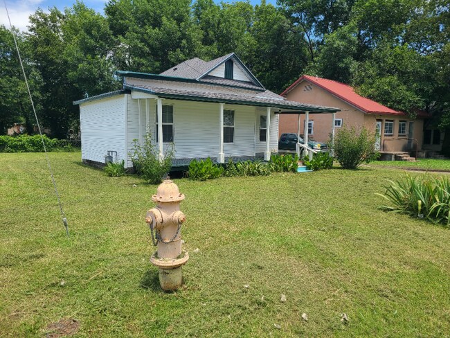 Foto del edificio - 101 E 2nd St