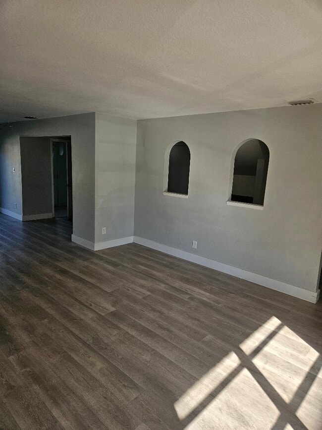 Foto del edificio - 405 Barlow Ave