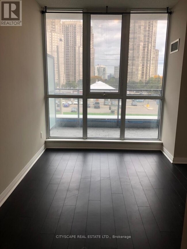 Photo du bâtiment - 75-375 Eglinton Ave W
