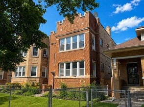 5536 N Spaulding Ave