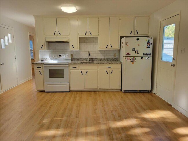 Building Photo - 403 N Tinsley St