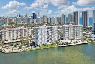 Building Photo - 500 Bayview Dr