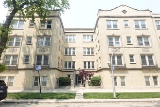 Building Photo - 2608 W Glenlake Ave