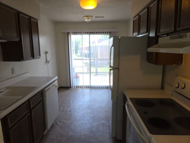 Building Photo - 306 W Southampton Dr