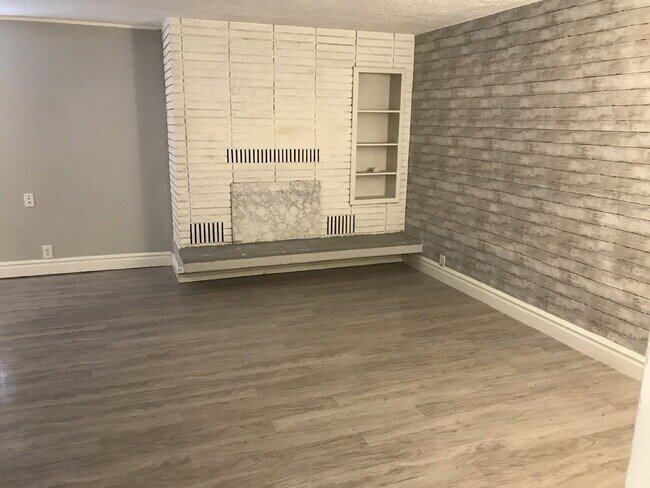 Building Photo - "Spacious 2-Bed, 2-Bath Condo Retreat in S...