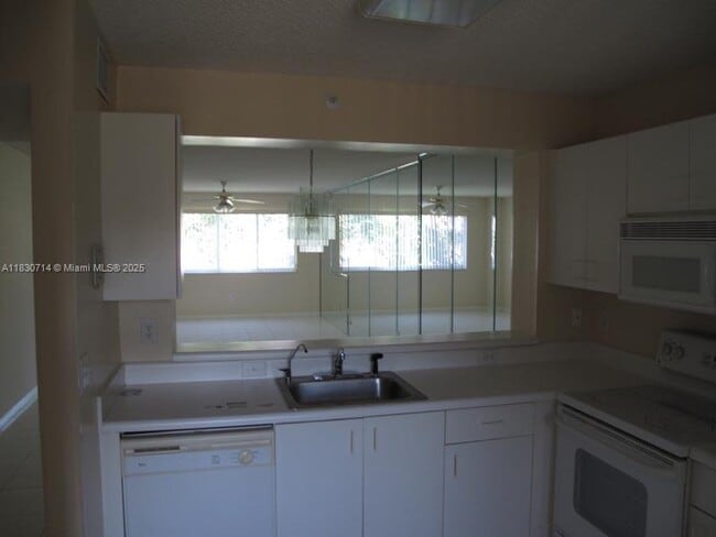 Building Photo - 9511 Weldon Cir