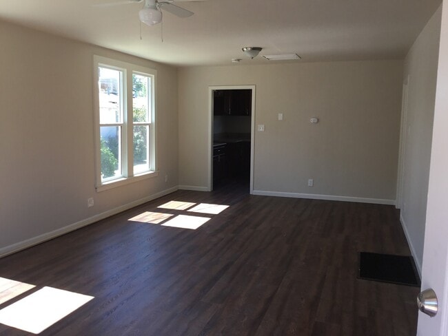 Building Photo - Coming Soon!! Apply NOW!!! Just Renovated!...