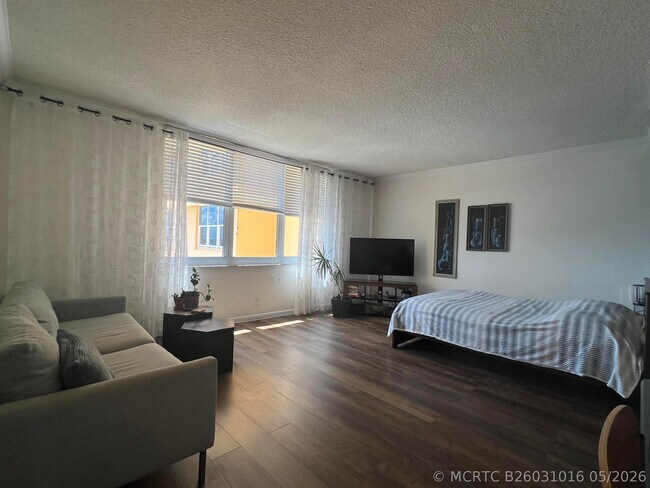 Building Photo - 2501 S Ocean Dr