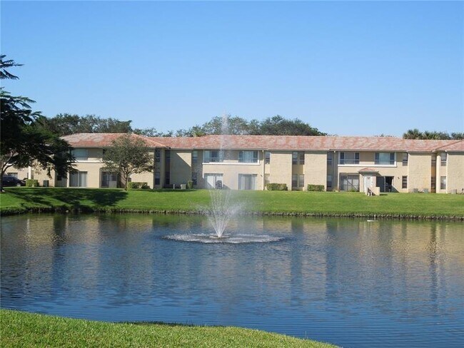 Building Photo - 10126 Twin Lakes Dr