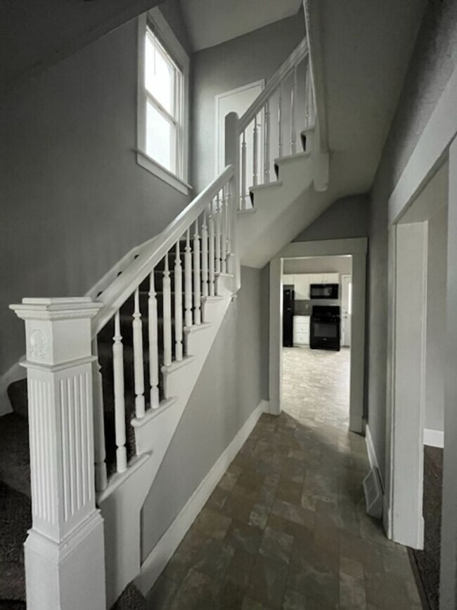 Foto del edificio - Nice 2 Bedroom 1 Bath House with Garage in...
