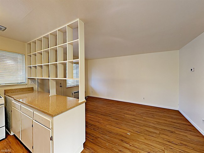 Foto del edificio - 1013 Lochbrae Rd