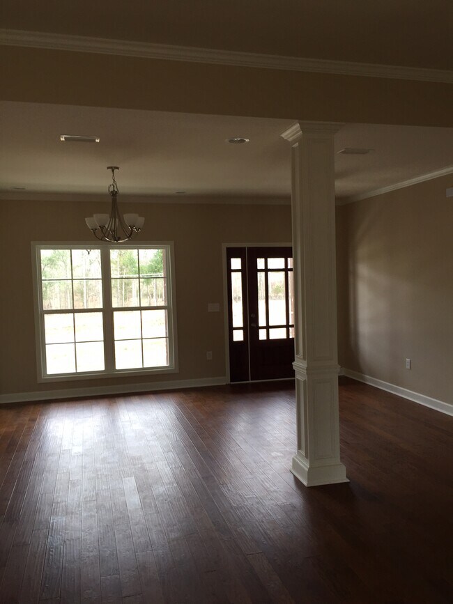 Building Photo - 2484 Jordon Ave