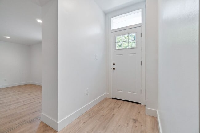 Building Photo - 145 S 12th St