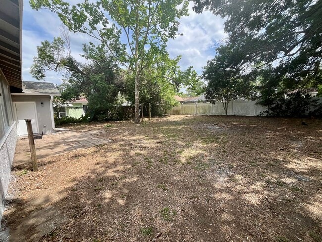 Building Photo - **Large (4BR/1BA) Dade City Home**