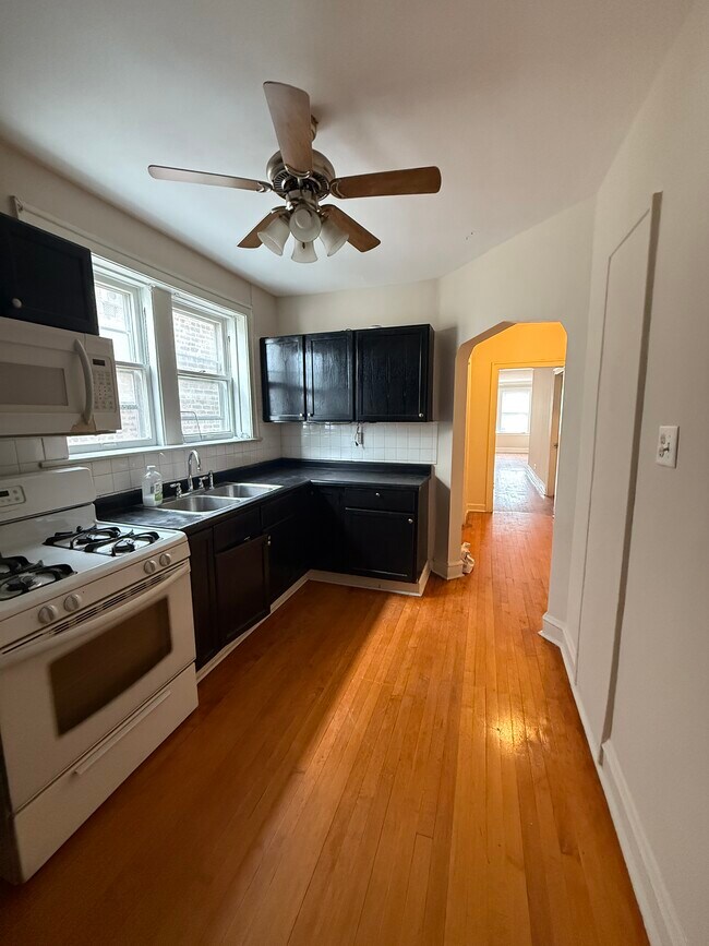 Foto del edificio - 5207 S Artesian Ave