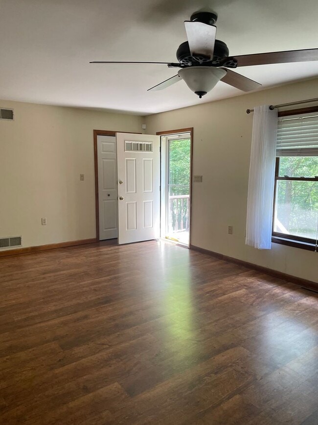 Foto del edificio - 3 Bedroom Home in Dauphin