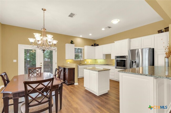 Building Photo - 2204 Garden Ct