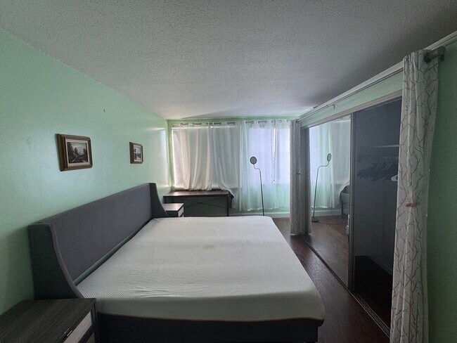 Foto del edificio - 250 Hammond Pond Pkwy