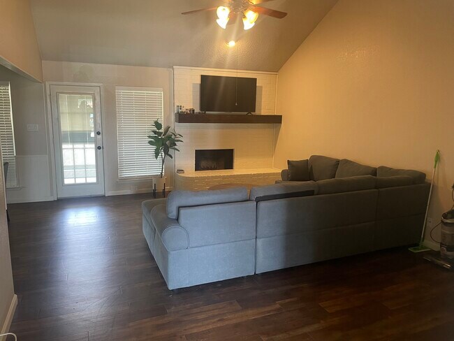 Foto del edificio - 10120 Westpark Dr