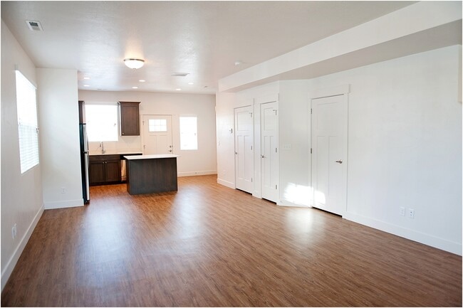 Photo - 372 W 200 N Townhome