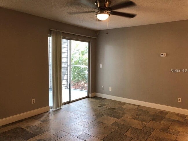 Building Photo - 2548 Grassy Point Dr