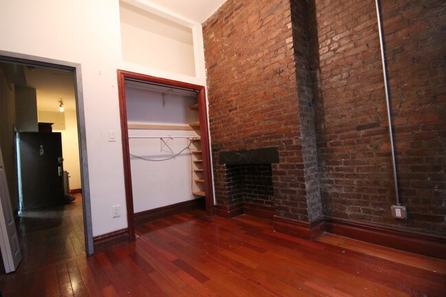 Foto del edificio - 273 E 10th St