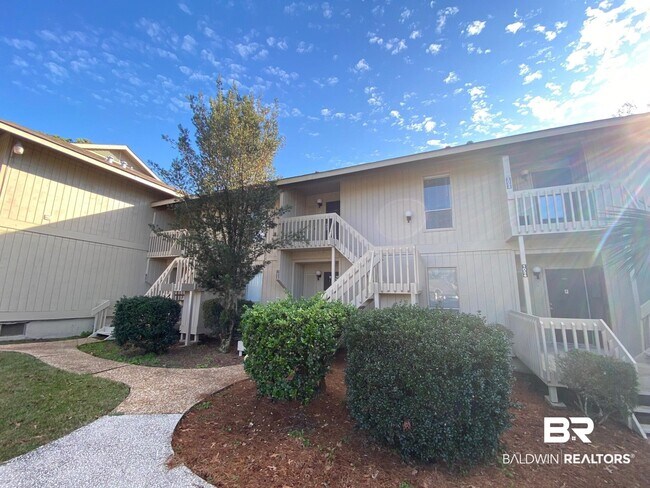 Building Photo - 2055 Sea Cliff Dr N