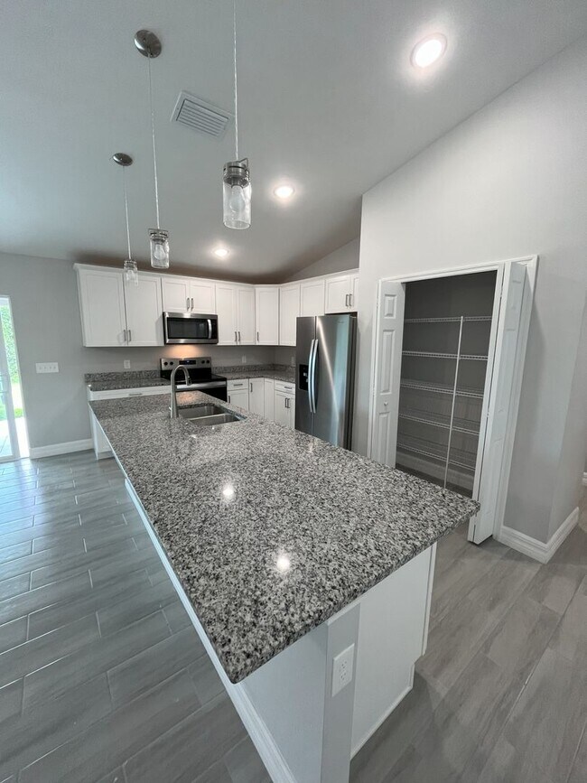 Building Photo - MUST SEE-CUSTOM BUILT-LARGE NEWER CONSTRUT...