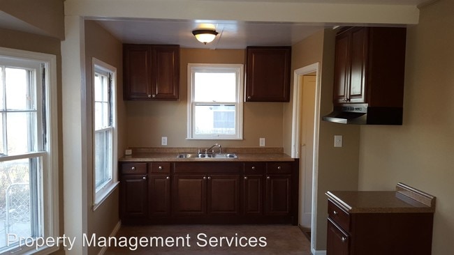 Building Photo - 2 br, 1 bath House - 18590 Roscommon St**