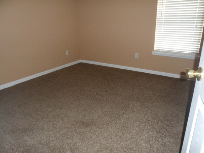 Building Photo - 1748 Van Allen Cir