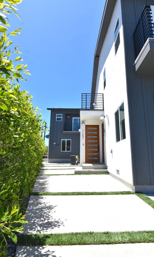 Primary Photo - 7157 S La Cienega Blvd
