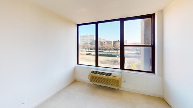 Building Photo - 345 E Eastgate Pl