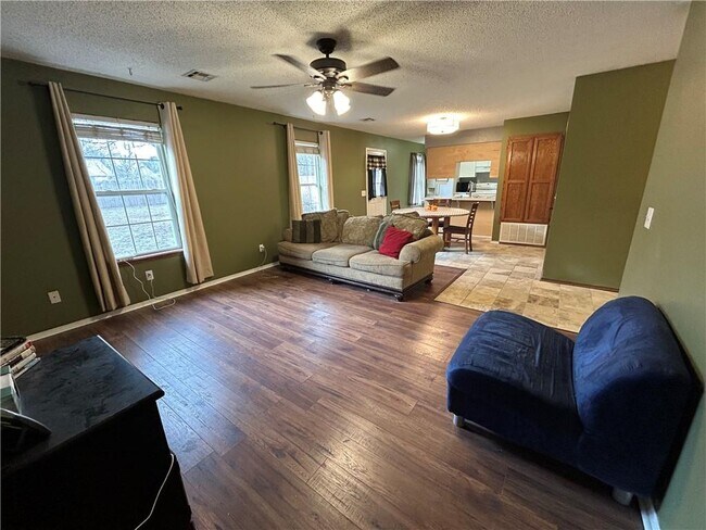 Building Photo - 279 Township Dr