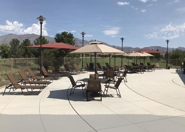 Building Photo - Lovely Home