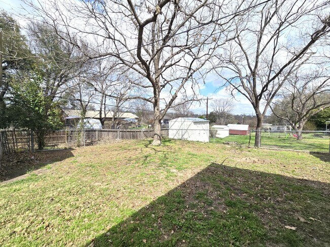 Building Photo - 1401 W Ave B