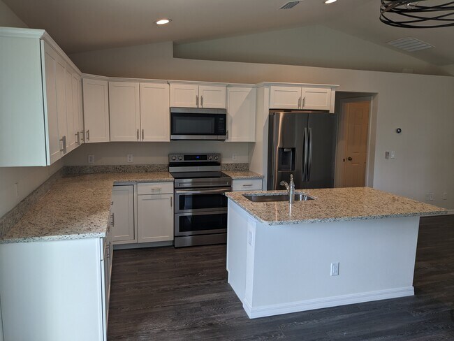 Foto del edificio - 5900 Cazler Ave