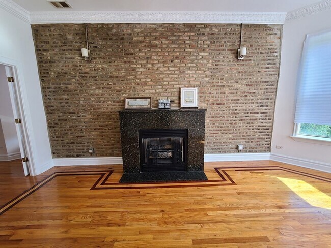 Foto del edificio - 4856 S Prairie Ave
