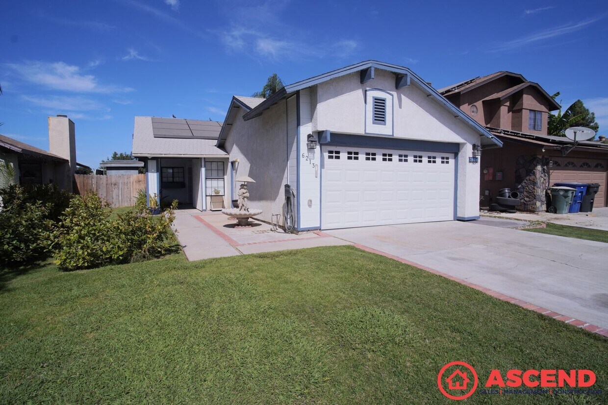 Foto principal - Charming Home in Southwest Bakersfield!