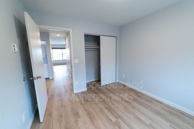 Building Photo - 101 3rd St