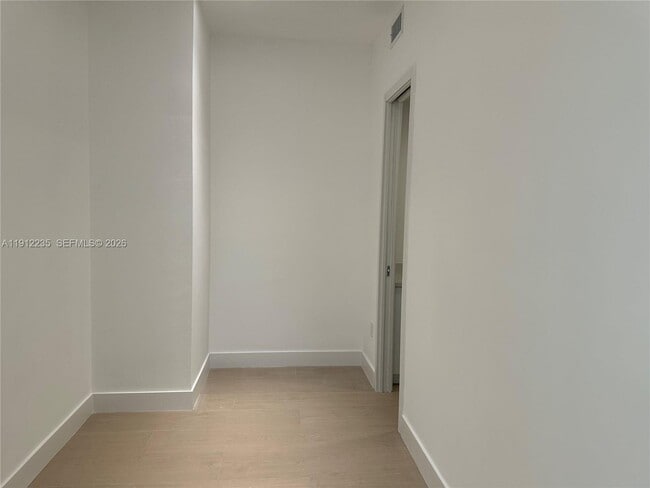 Building Photo - 881 Ocean Dr