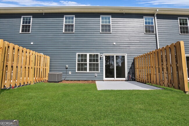 Building Photo - 408 S Zetterower Ave