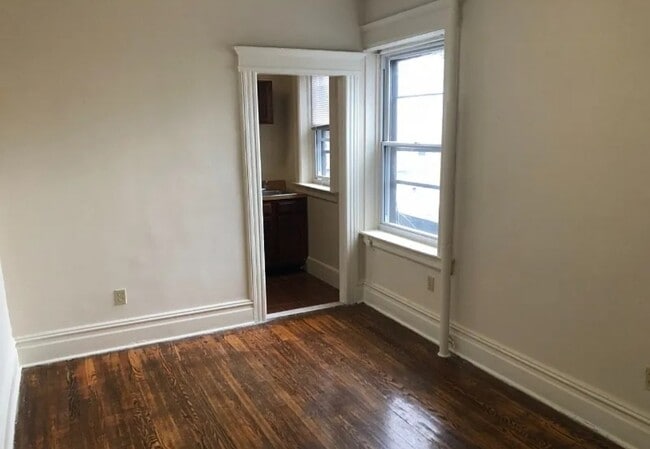 Building Photo - 570 Bloomfield Ave